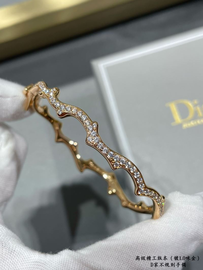 chr1st1an D10r bracelets